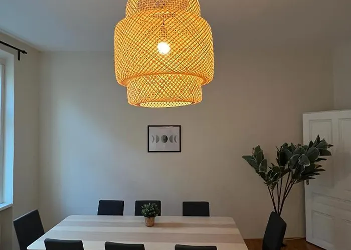 90 M2 Stylish With Free Parking Апартаменти