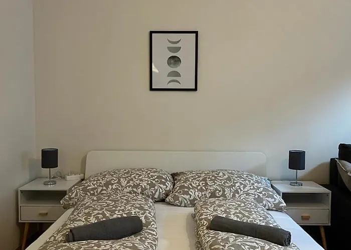 Апартаменти 90 M2 Stylish With Free Parking