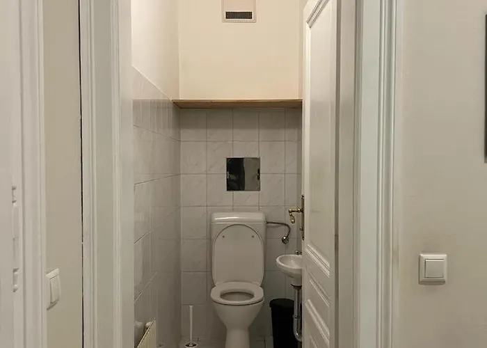 90 M2 Stylish With Free Parking Апартаменти