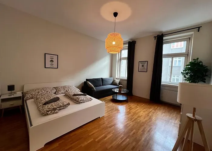 Апартаменти 90 M2 Stylish With Free Parking *