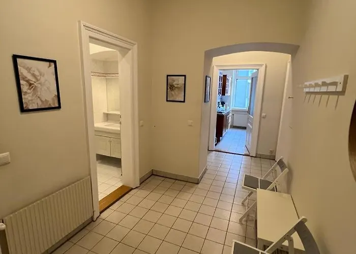 Апартаменти 90 M2 Stylish With Free Parking Відень