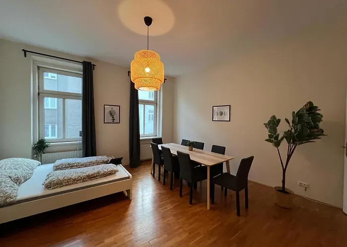 90 M2 Stylish With Free Parking Апартаменти